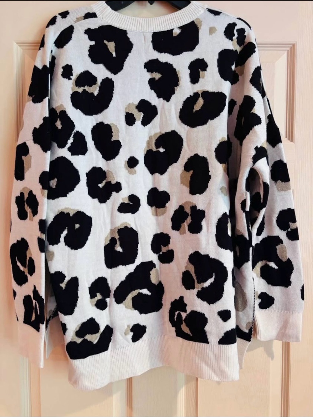 Mud Pie Oversized Leopard Print Sweater Ivory, Black & Tan Size-Large EUC ONCE